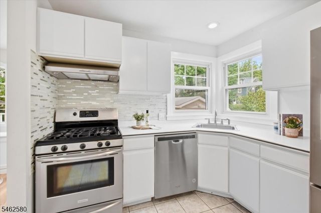 77 Meadowbrook Rd, Millburn Twp., NJ 07078