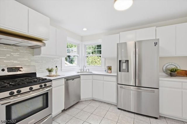 77 Meadowbrook Rd, Millburn Twp., NJ 07078