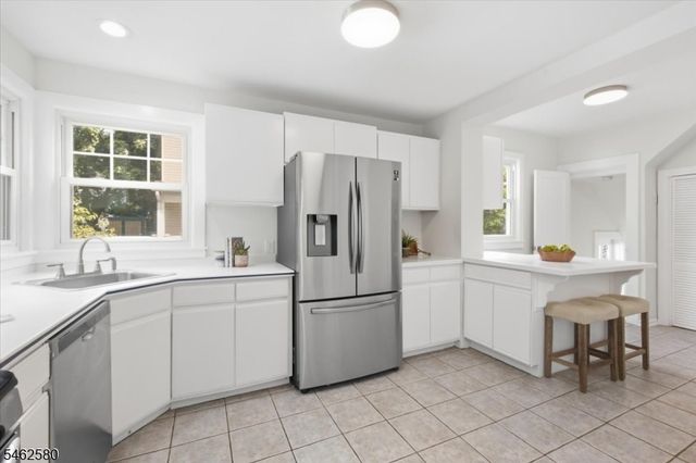 77 Meadowbrook Rd, Millburn Twp., NJ 07078