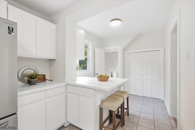 77 Meadowbrook Rd, Millburn Twp., NJ 07078