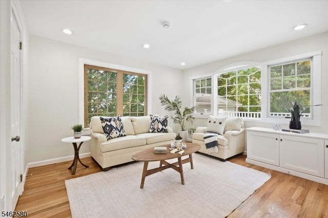 77 Meadowbrook Rd, Millburn Twp., NJ 07078
