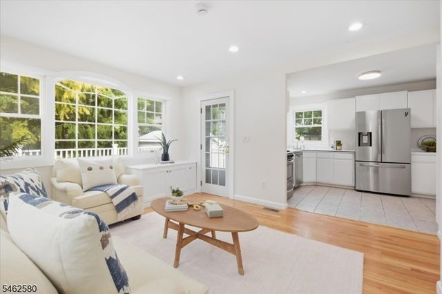 77 Meadowbrook Rd, Millburn Twp., NJ 07078