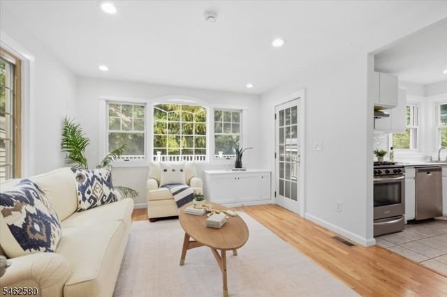 77 Meadowbrook Rd, Millburn Twp., NJ 07078