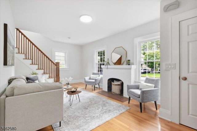 77 Meadowbrook Rd, Millburn Twp., NJ 07078