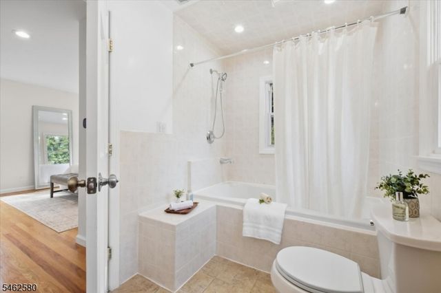 77 Meadowbrook Rd, Millburn Twp., NJ 07078
