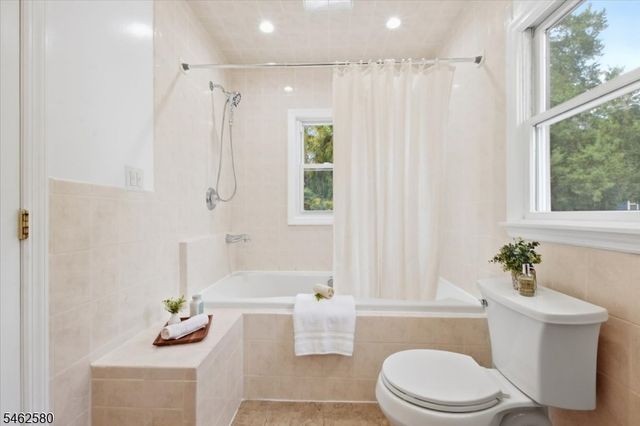 77 Meadowbrook Rd, Millburn Twp., NJ 07078