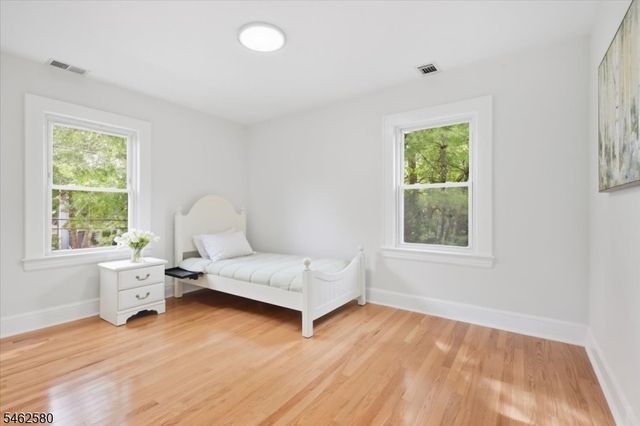 77 Meadowbrook Rd, Millburn Twp., NJ 07078