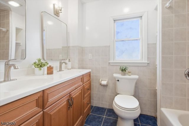 77 Meadowbrook Rd, Millburn Twp., NJ 07078