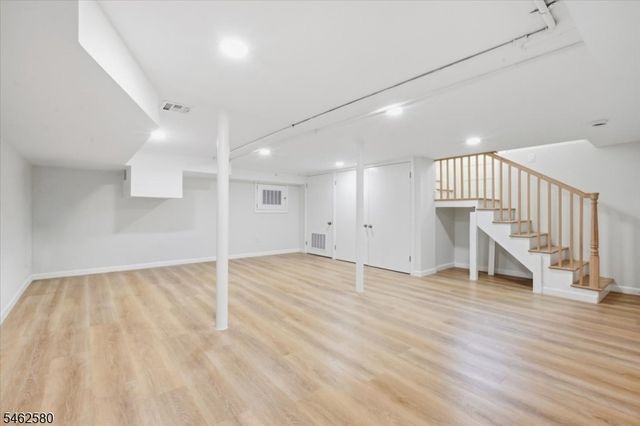 77 Meadowbrook Rd, Millburn Twp., NJ 07078