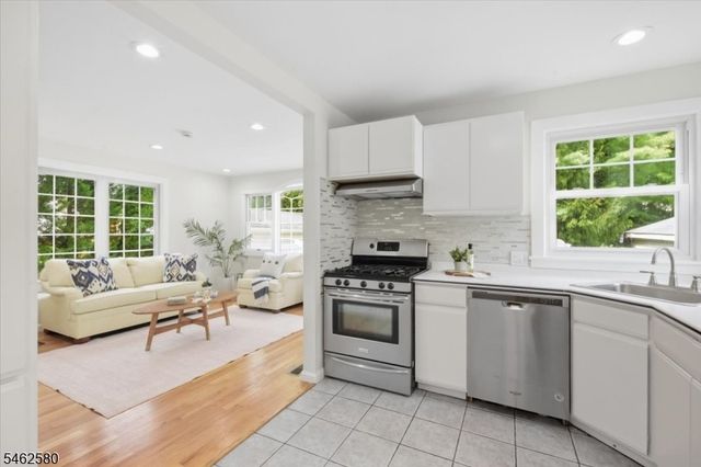 77 Meadowbrook Rd, Millburn Twp., NJ 07078