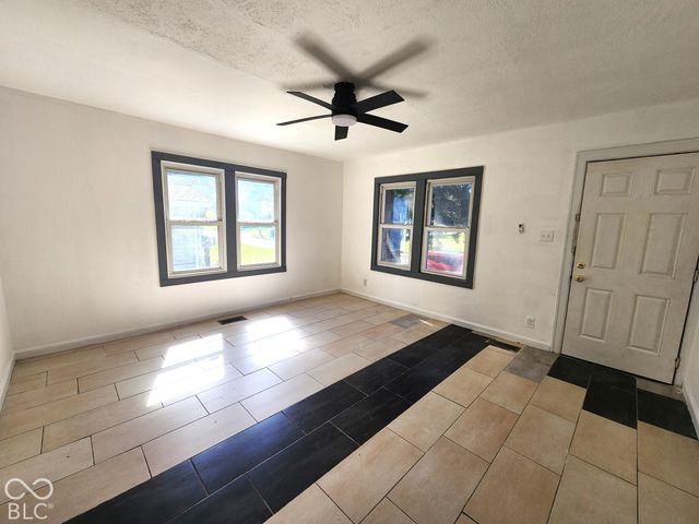 2632 Central Avenue, Anderson, IN 46016