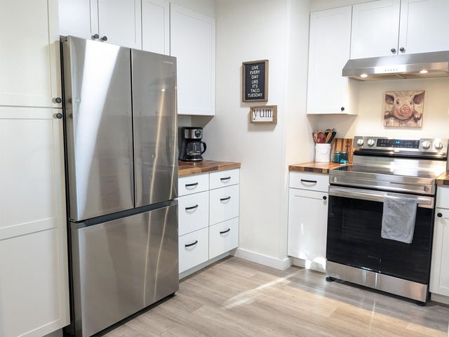 214 E C St, Deer Park, WA 99006