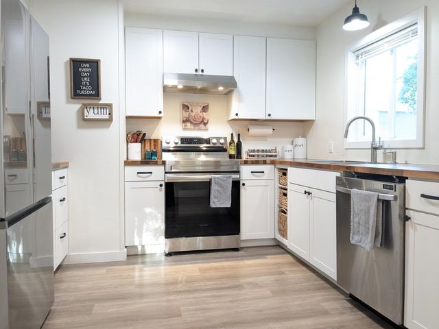 214 E C St, Deer Park, WA 99006