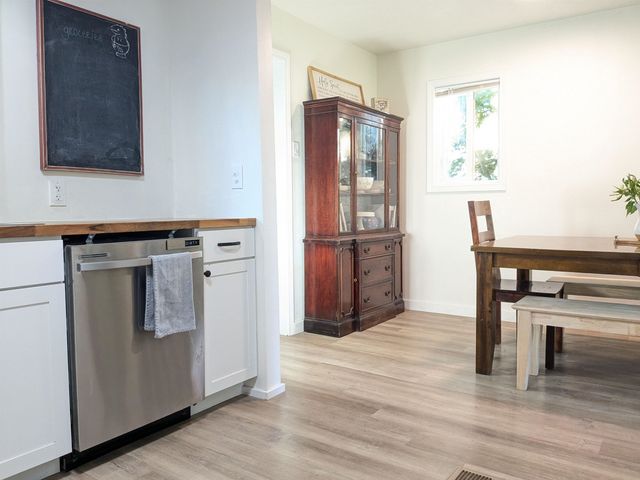 214 E C St, Deer Park, WA 99006