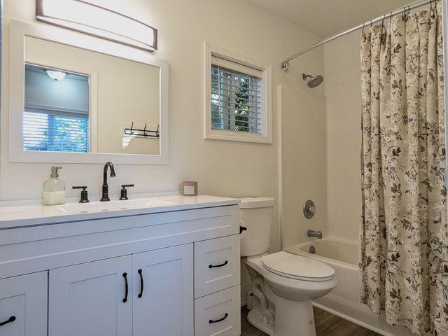 214 E C St, Deer Park, WA 99006