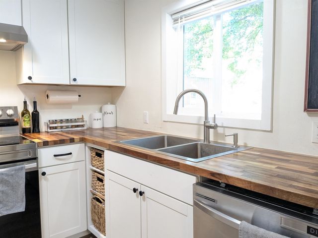 214 E C St, Deer Park, WA 99006