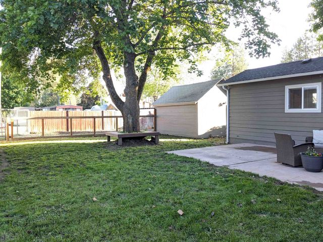 214 E C St, Deer Park, WA 99006