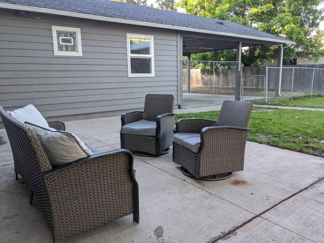 214 E C St, Deer Park, WA 99006