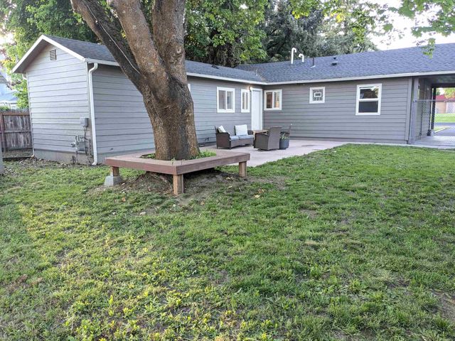 214 E C St, Deer Park, WA 99006