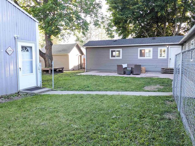 214 E C St, Deer Park, WA 99006