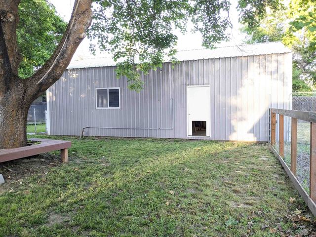 214 E C St, Deer Park, WA 99006