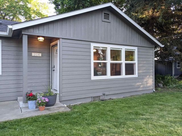 214 E C St, Deer Park, WA 99006