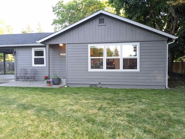 214 E C St, Deer Park, WA 99006
