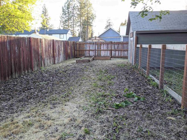 214 E C St, Deer Park, WA 99006