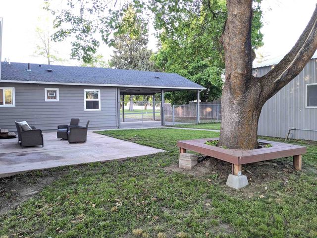 214 E C St, Deer Park, WA 99006