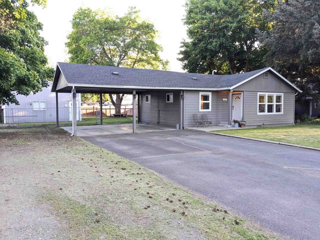 214 E C St, Deer Park, WA 99006