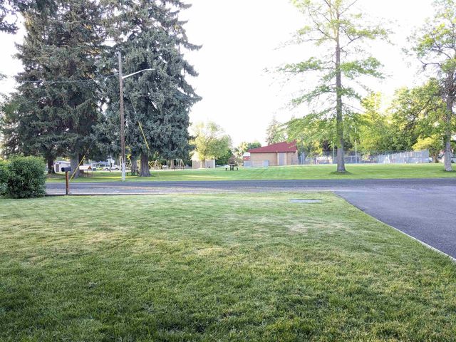214 E C St, Deer Park, WA 99006
