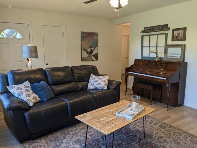 214 E C St, Deer Park, WA 99006