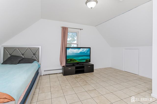 47 Willry Street, Woodbridge Proper, NJ 07095