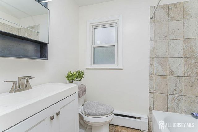 47 Willry Street, Woodbridge Proper, NJ 07095