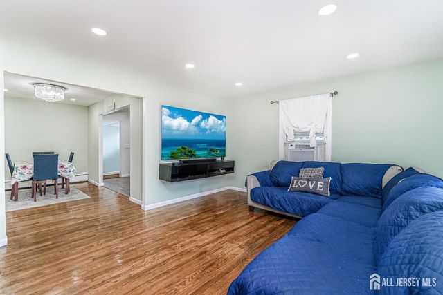 47 Willry Street, Woodbridge Proper, NJ 07095