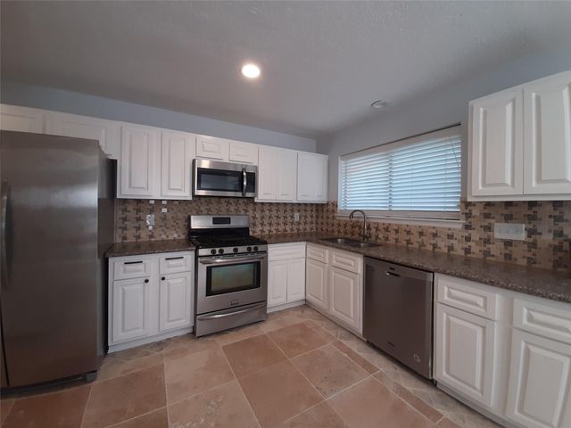 8 Fawnchase Court, The Woodlands, TX 77381