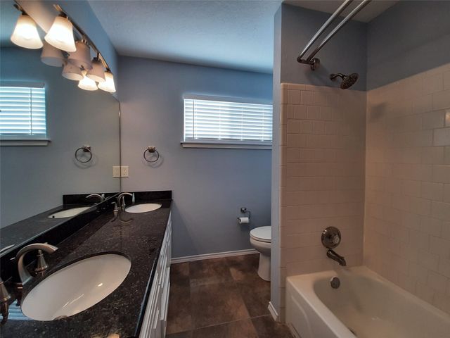 8 Fawnchase Court, The Woodlands, TX 77381