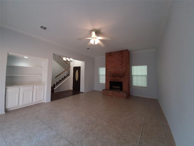 8 Fawnchase Court, The Woodlands, TX 77381