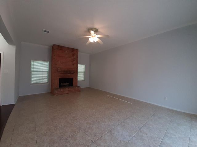 8 Fawnchase Court, The Woodlands, TX 77381