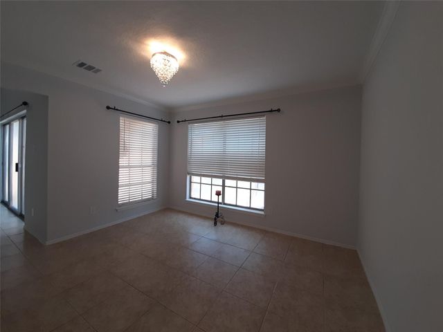 8 Fawnchase Court, The Woodlands, TX 77381