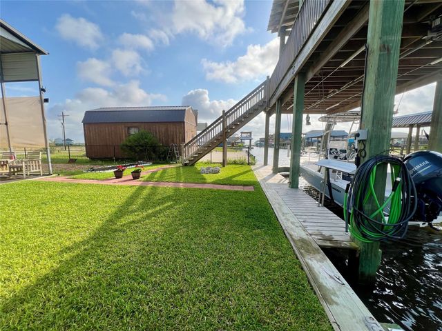 1102 Gator Point, Crystal Beach, TX 77650