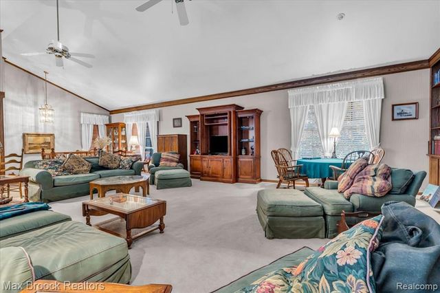 11 Poplar Park Boulevard, Pleasant Ridge, MI 48069