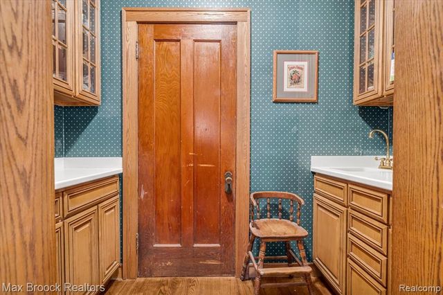 11 Poplar Park Boulevard, Pleasant Ridge, MI 48069