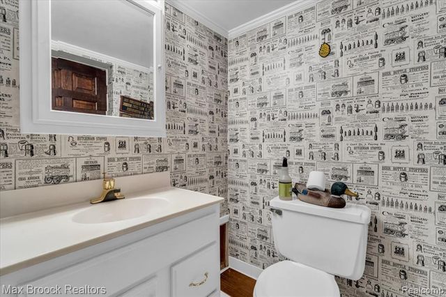 11 Poplar Park Boulevard, Pleasant Ridge, MI 48069