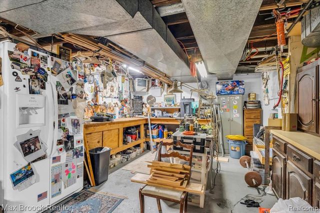 11 Poplar Park Boulevard, Pleasant Ridge, MI 48069