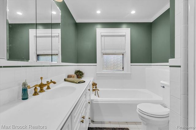 11 Poplar Park Boulevard, Pleasant Ridge, MI 48069