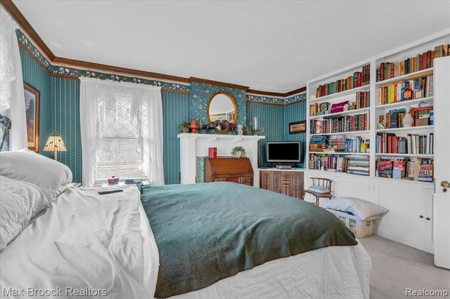 11 Poplar Park Boulevard, Pleasant Ridge, MI 48069