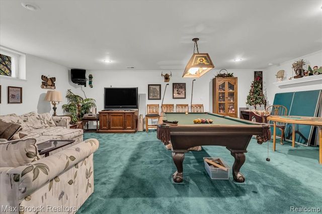 11 Poplar Park Boulevard, Pleasant Ridge, MI 48069