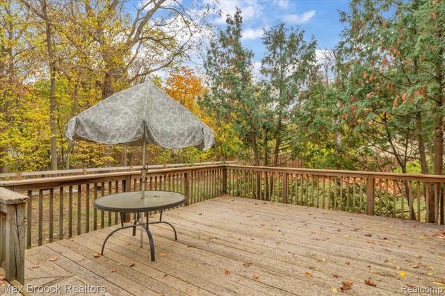 11 Poplar Park Boulevard, Pleasant Ridge, MI 48069