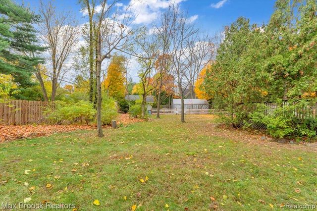 11 Poplar Park Boulevard, Pleasant Ridge, MI 48069